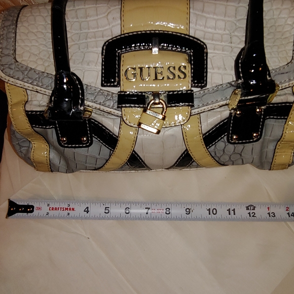 Guess purse - Picture 4 of 7